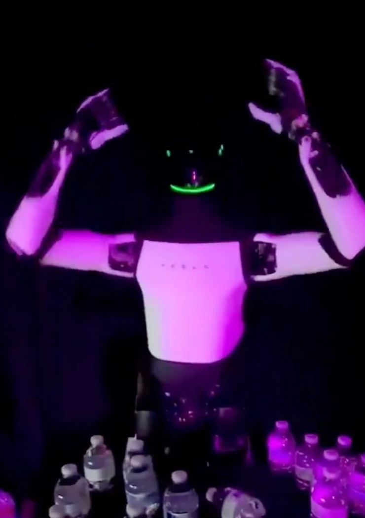 tesla-optimus-meme-pas-sorti-et-deja-bourre