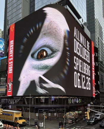 Le prochain Spielberg s’affiche sur un mystérieux panneau publicitaire