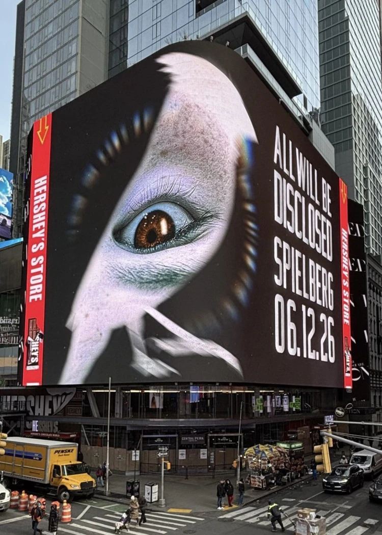 Le prochain Spielberg s’affiche sur un mystérieux panneau publicitaire