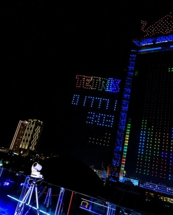 «&nbsp;Dinguerie&nbsp;»&nbsp;: 2&nbsp;800 drones pour jouer à&nbsp;Tetris&nbsp;!