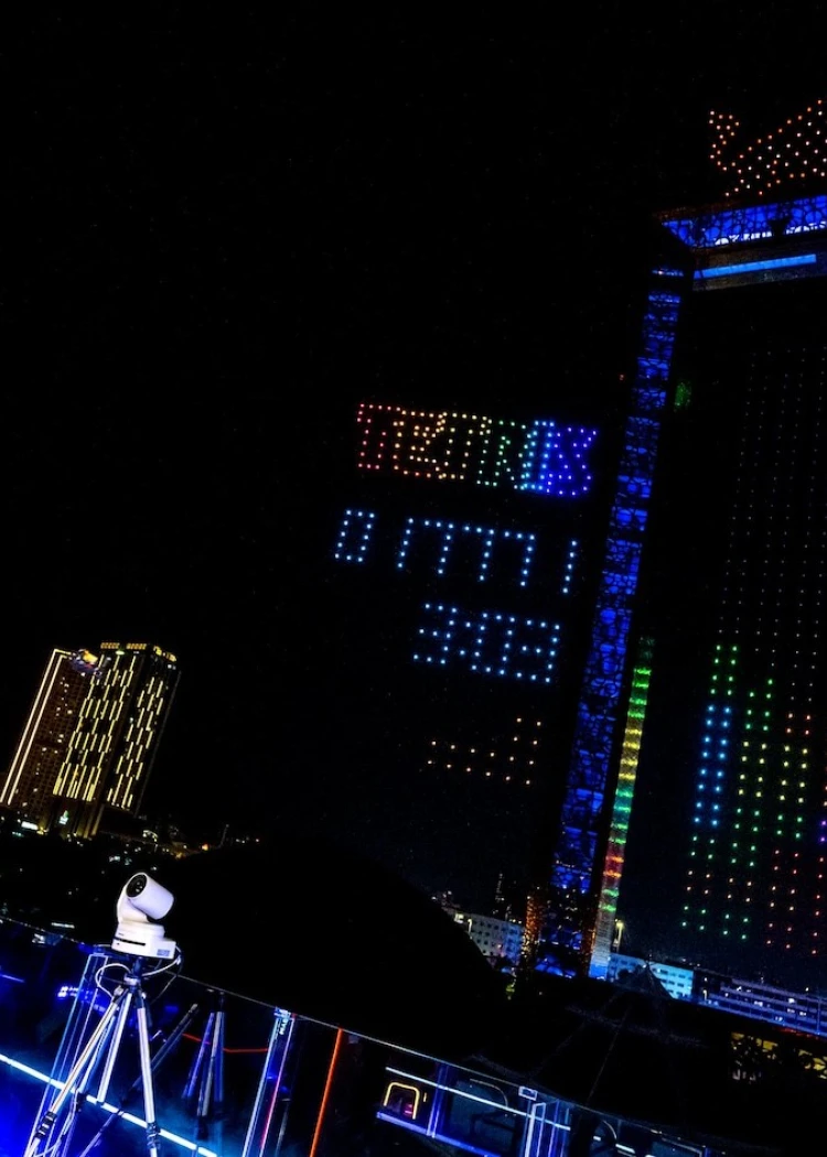 «&nbsp;Dinguerie&nbsp;»&nbsp;: 2&nbsp;800 drones pour jouer à&nbsp;Tetris&nbsp;!