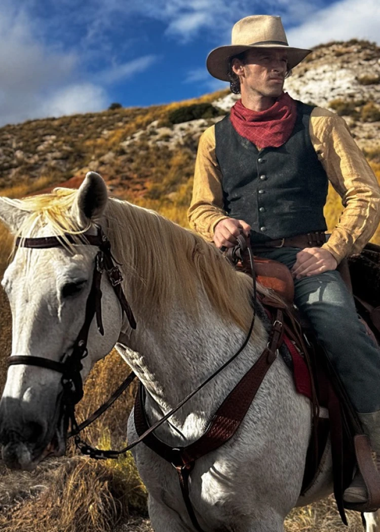 Lucky Luke&nbsp;: Disney+ montre la première photo d'Alban&nbsp;Lenoir