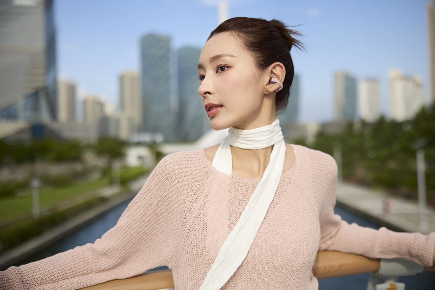 shokz-opendots-one-true-wireless-maintenant-en-rose