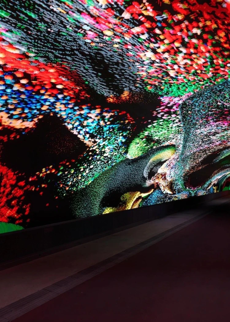 Un tunnel LED de 100&nbsp;m et 148&nbsp;millions de pixels&nbsp;en&nbsp;Italie