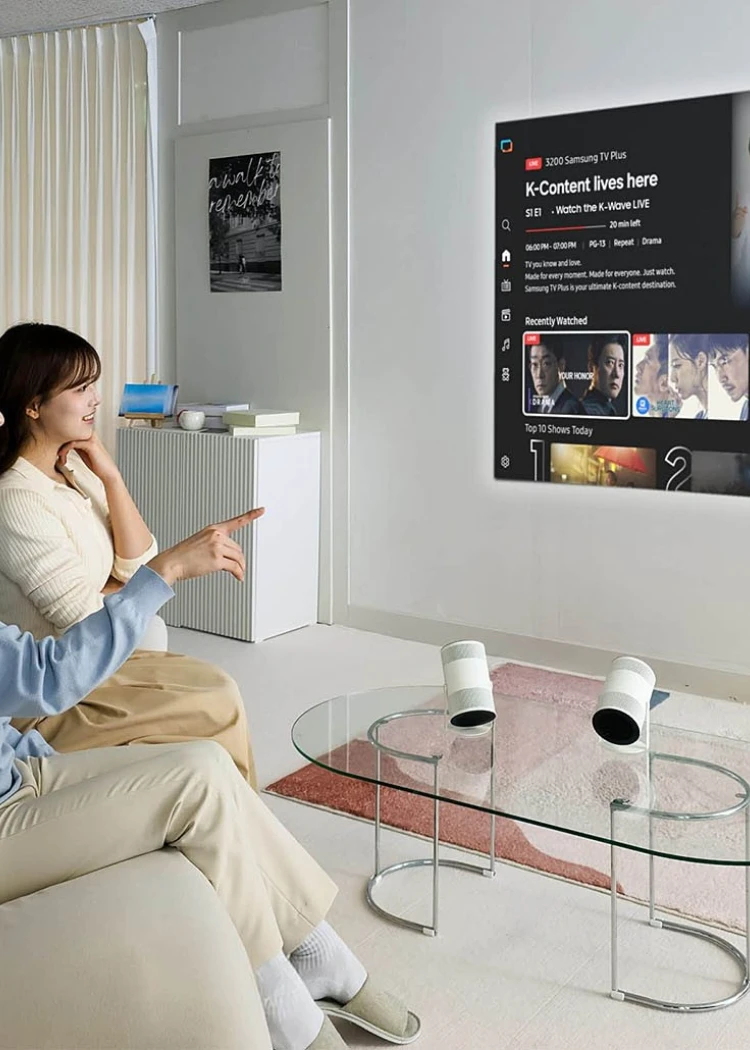 CES 26 > Samsung The Freestyle+&nbsp;: projecteur nomade IA pour une image plane même dans&nbsp;les&nbsp;coins