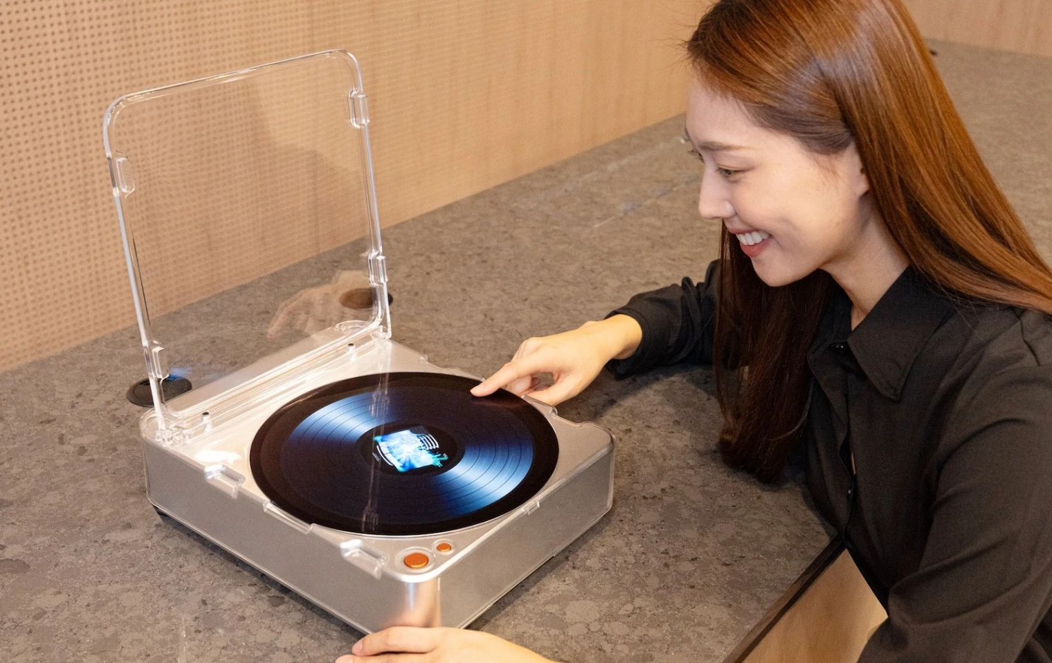 ces-26-concept-ia-oled-samsung-platine-ai-oled-turntable