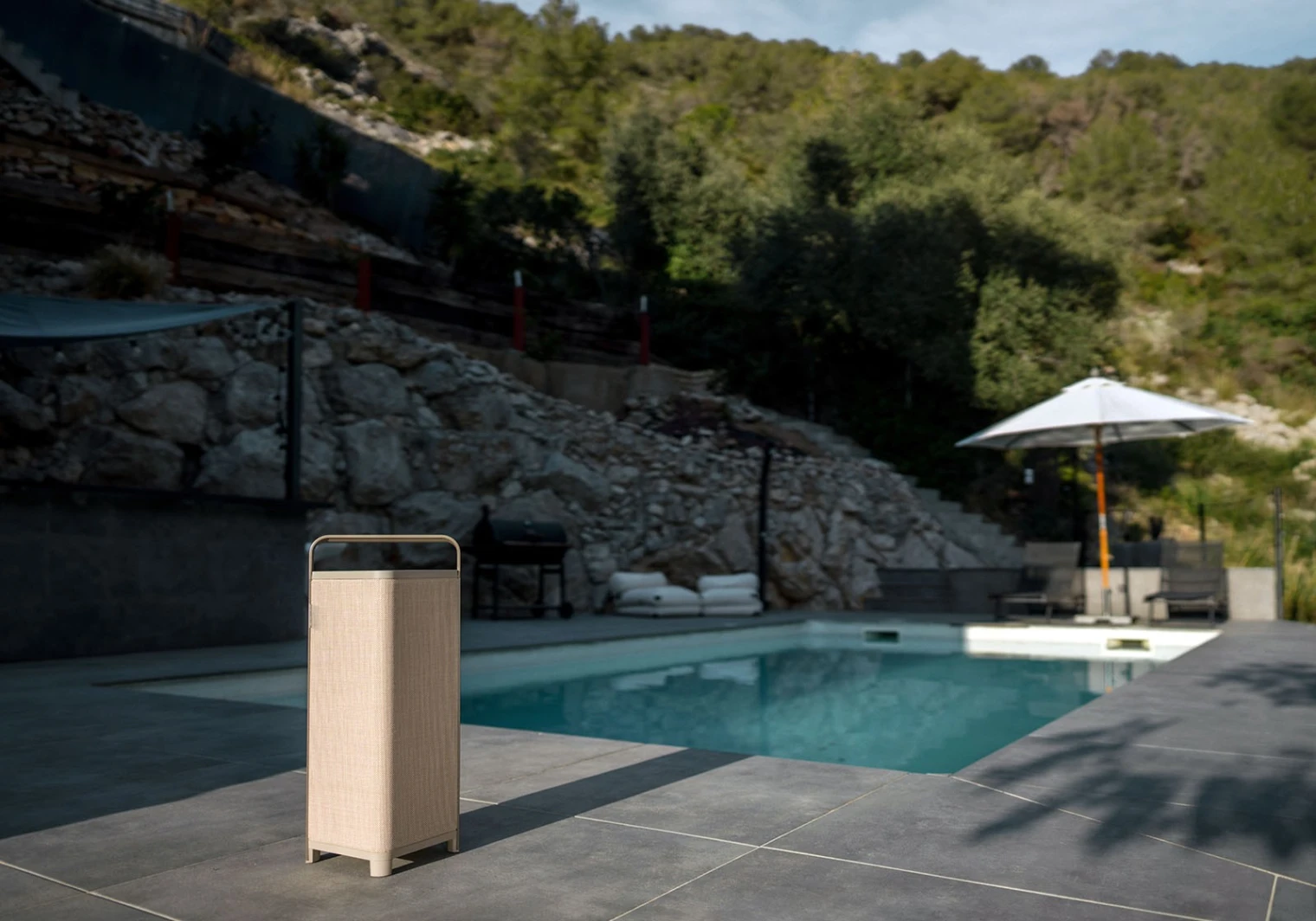 sonoro-vibes-l-enceinte-d-exterieur-grand-format-et-bluetooth-auracast-bis