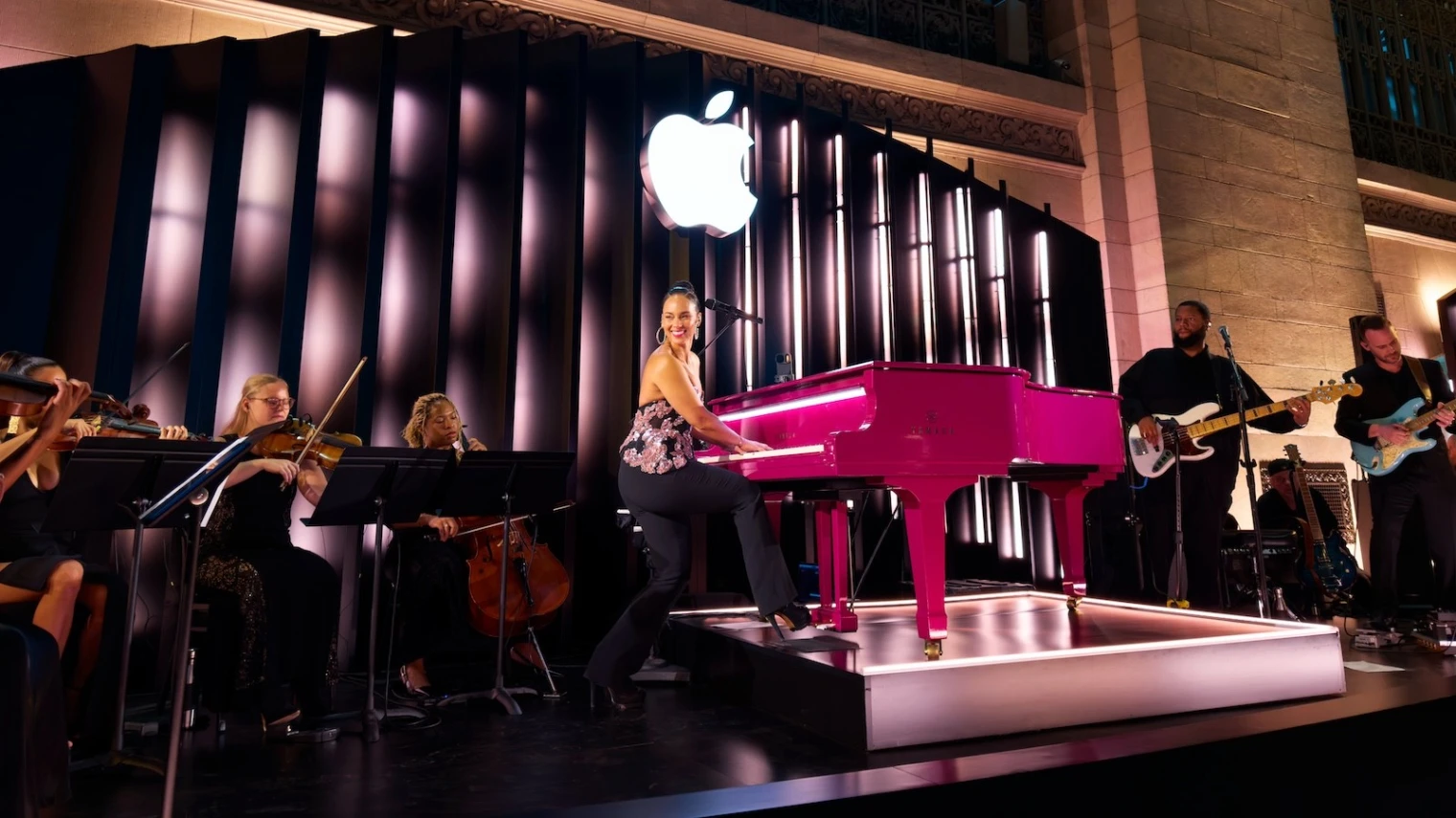 les-50-ans-d-apple-demarrent-avec-alicia-keys