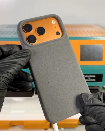 iPhone 17 Pro : un ingénieur suisse réinstalle le port Lightning via une coque&nbsp;modifiée