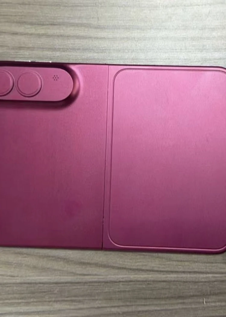 iPhone Ultra, 18 Pro et 18 Pro&nbsp;Max&nbsp;: premières photos «&nbsp;fuitées&nbsp;» des modèles&nbsp;factices