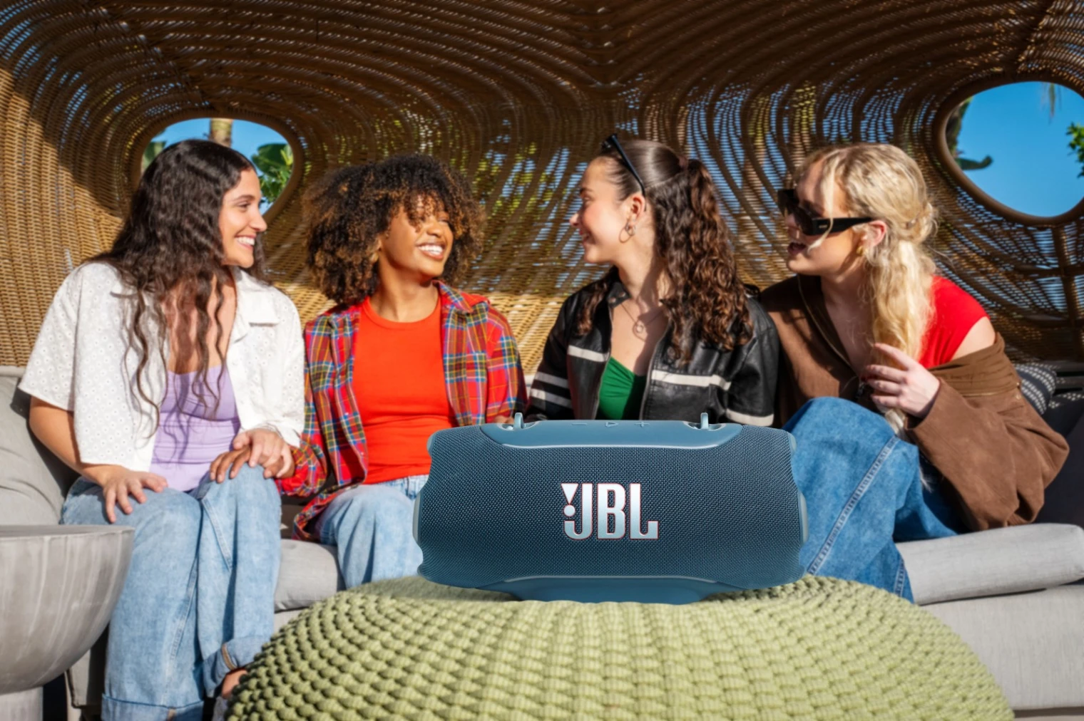 jbl-xtreme-5-plus-puissante-plus-lumineuse-et-toujours-prete-pour-l-exterieur