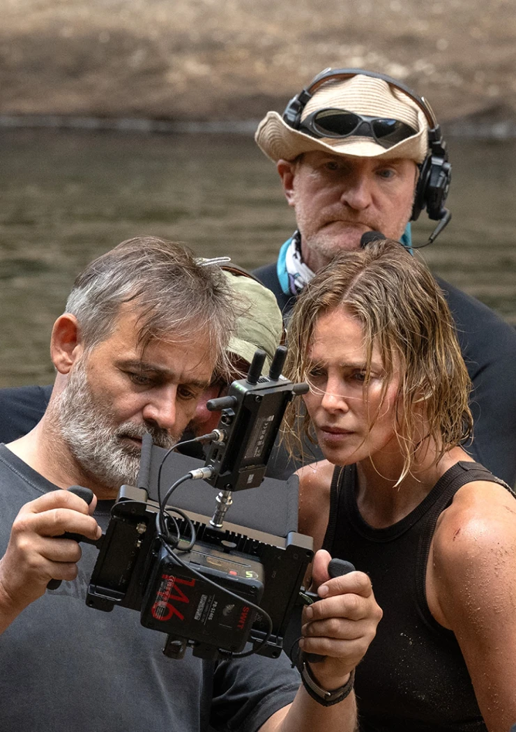 charlize-theron-se-paye-timothee-chalamet-pour-10-ans-minimum