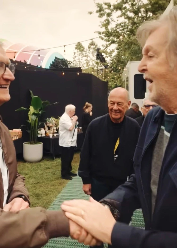 Paul McCartney en concert chez Apple (et Tim Cook&nbsp;s'en&nbsp;va)