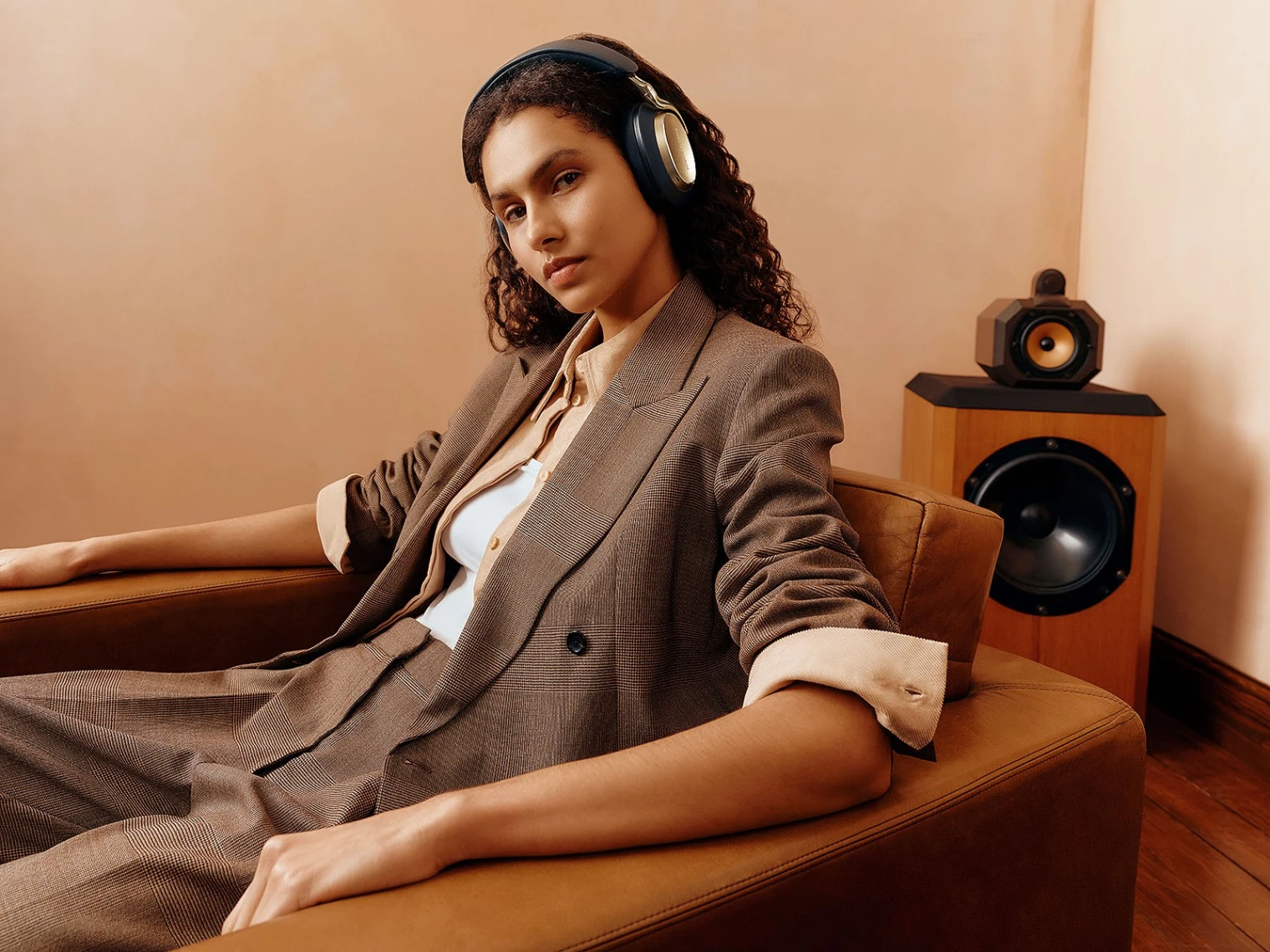 bowers-wilkins-px8-s2-deux-nouvelles-finitions-premium-midnight-blue-et-pearl-blue