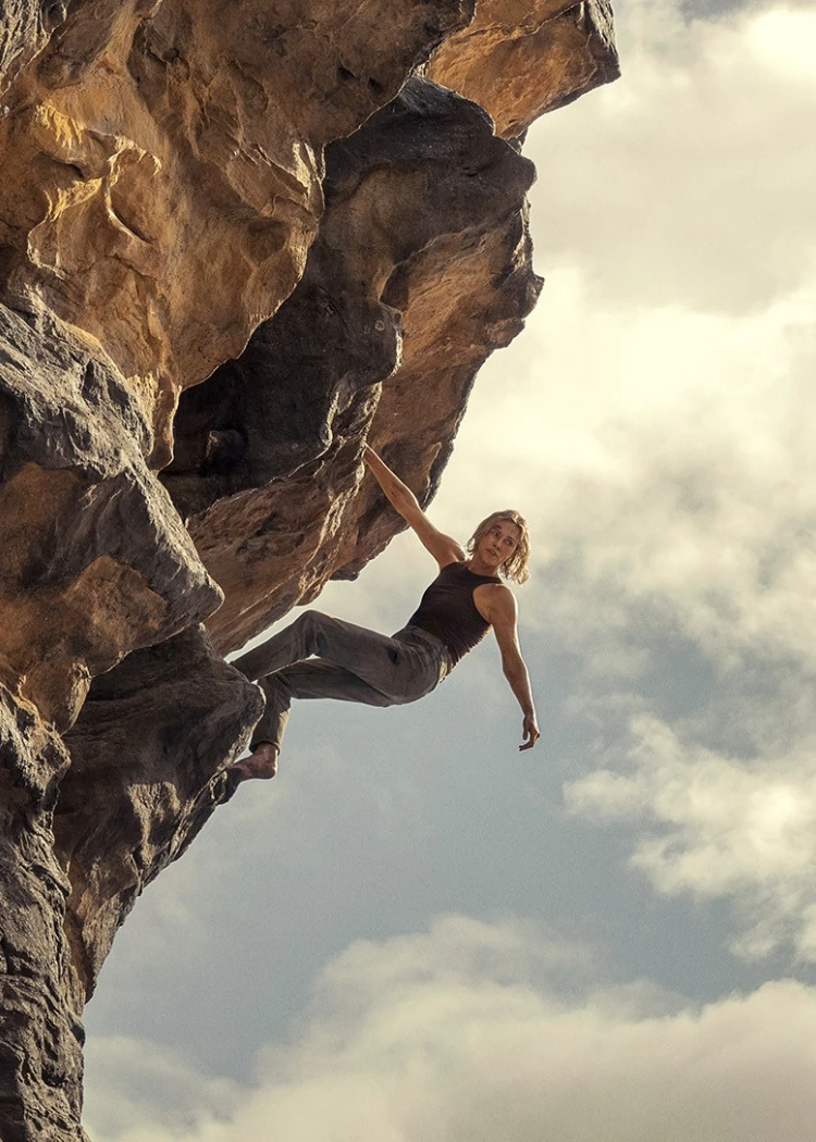 Survival australien Apex avec Charlize Theron, notre critique est&nbsp;en&nbsp;ligne