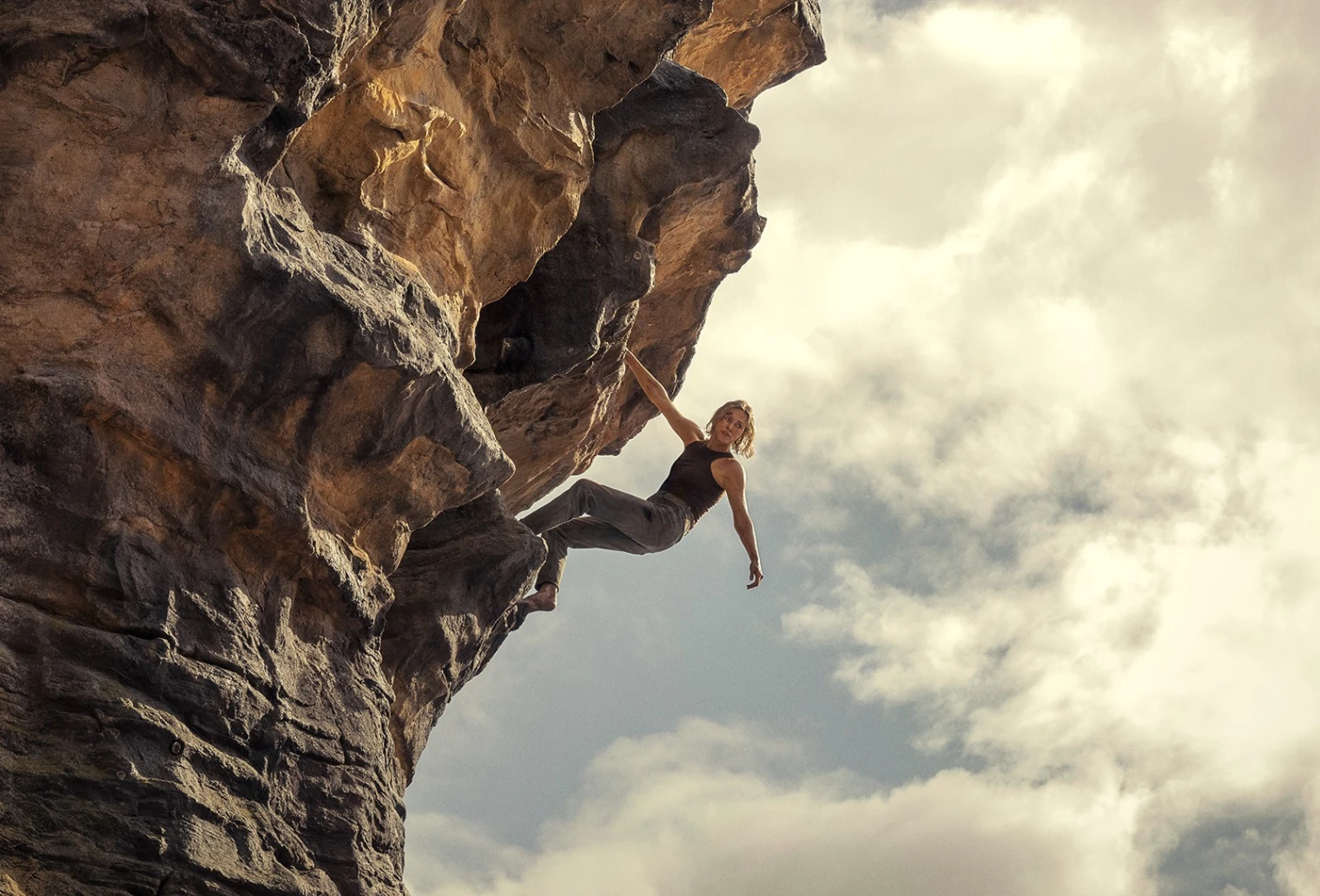 survival-australien-apex-avec-charlize-theron-notre-critique-est-en-ligne