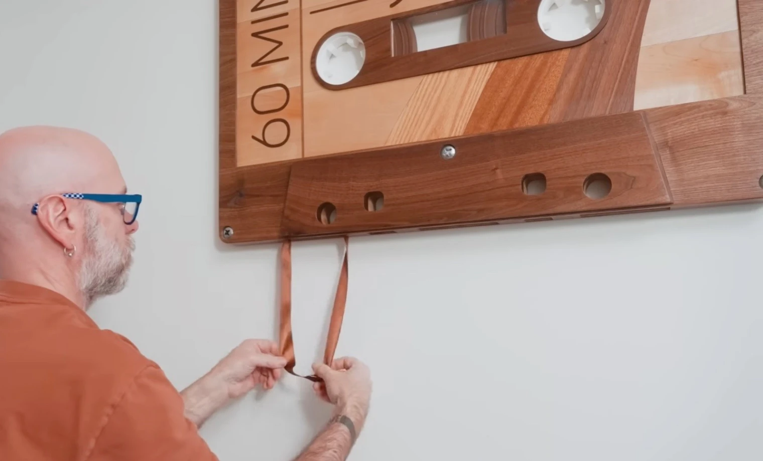 cassette-audio-geante-en-bois-le-projet-artisanal-spectaculaire-de-david-picciuto