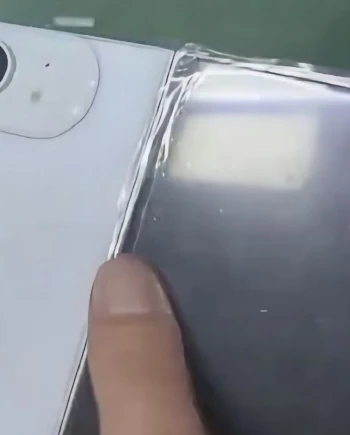 iPhone Ultra&nbsp;: une première photo fuitée révèle le design du smartphone pliable&nbsp;d'Apple