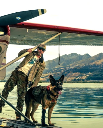 Brad Pitt et son chien dans un thriller de survie, premières&nbsp;images