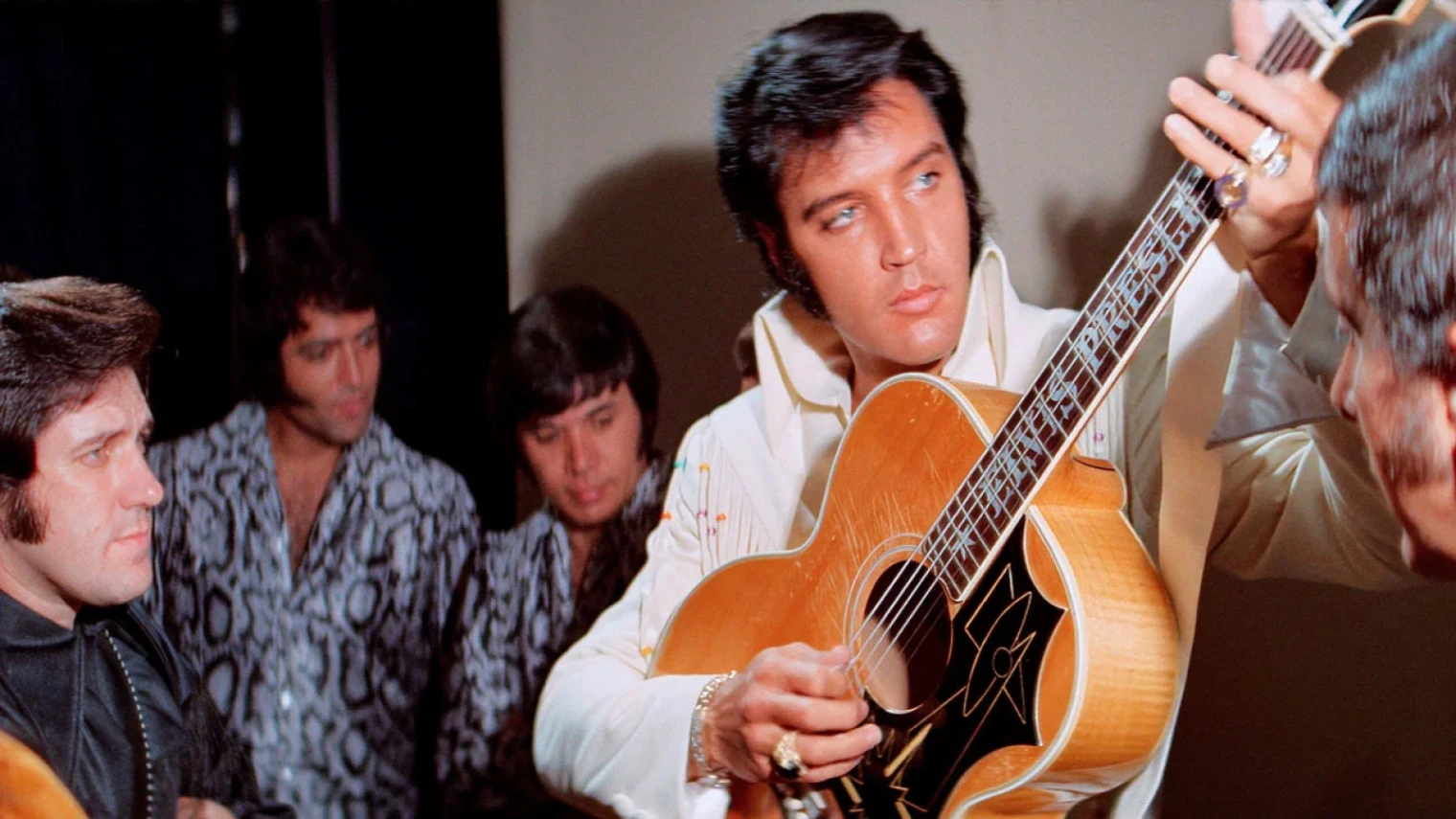 Baz Luhrmann continue son exploration du mythe Elvis avec un concert inédit