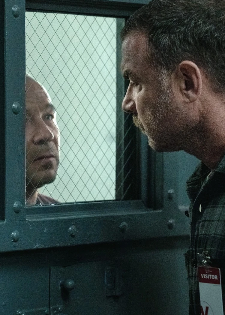 Liev Schreiber bien entouré dans les premières images de&nbsp;Nocturne