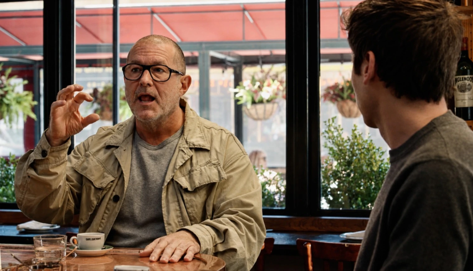 OpenAI x Jony Ive : leur premier produit IA sera une enceinte portable