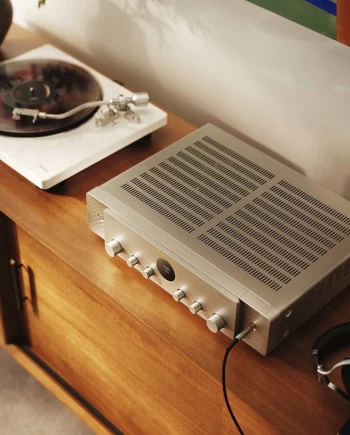 Marantz Model 70, le nouvel amplificateur stéréo qui associe design vintage et&nbsp;HDMI&nbsp;ARC