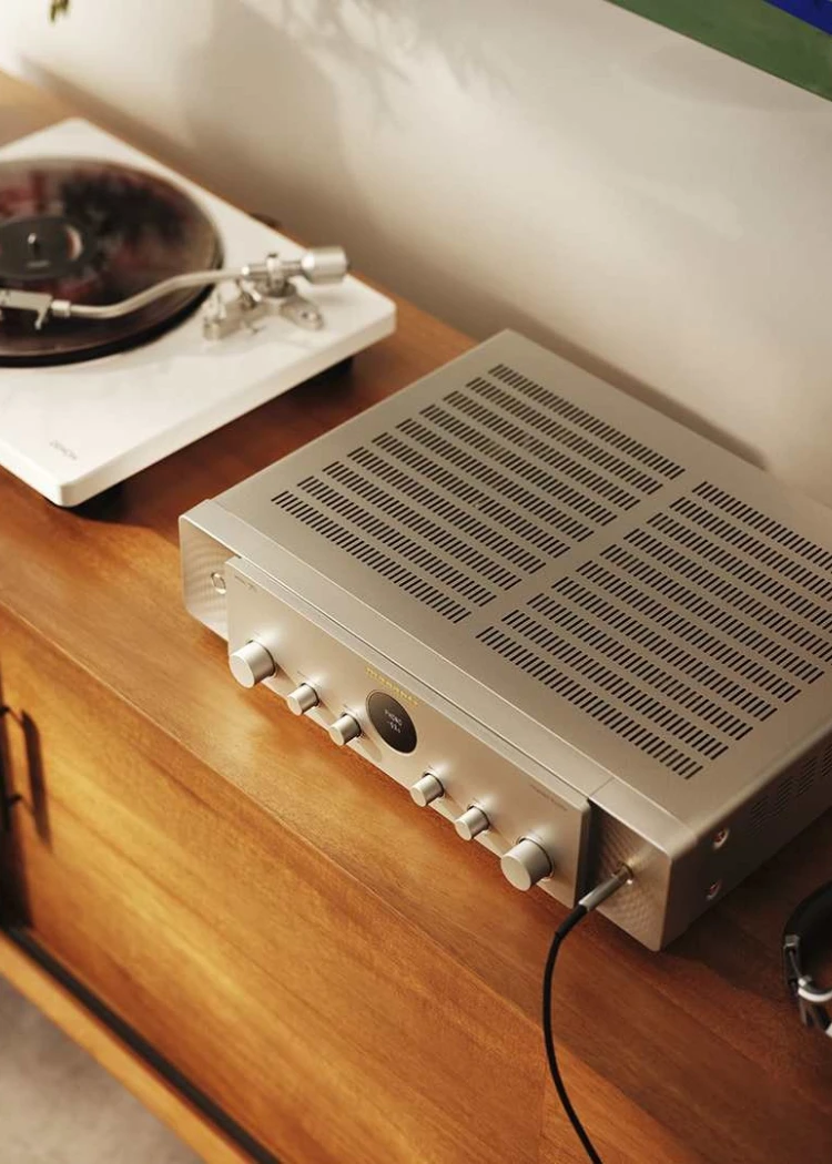 Marantz Model 70, le nouvel amplificateur stéréo qui associe design vintage et&nbsp;HDMI&nbsp;ARC