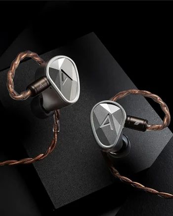 Astell&amp;Kern Clarus&nbsp;: détails, prix et date pour les intra‑auriculaires Tribrid à&nbsp;9&nbsp;haut‑parleurs