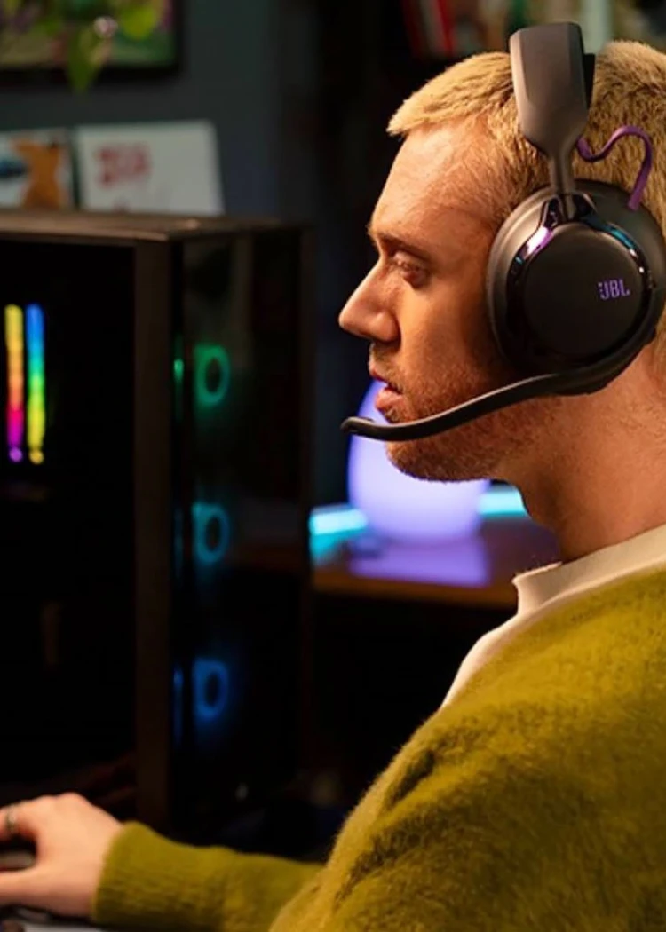 JBL Quantum 850&nbsp;: casque gaming sans‑fil avec transducteurs carbone et&nbsp;son&nbsp;spatial&nbsp;3D