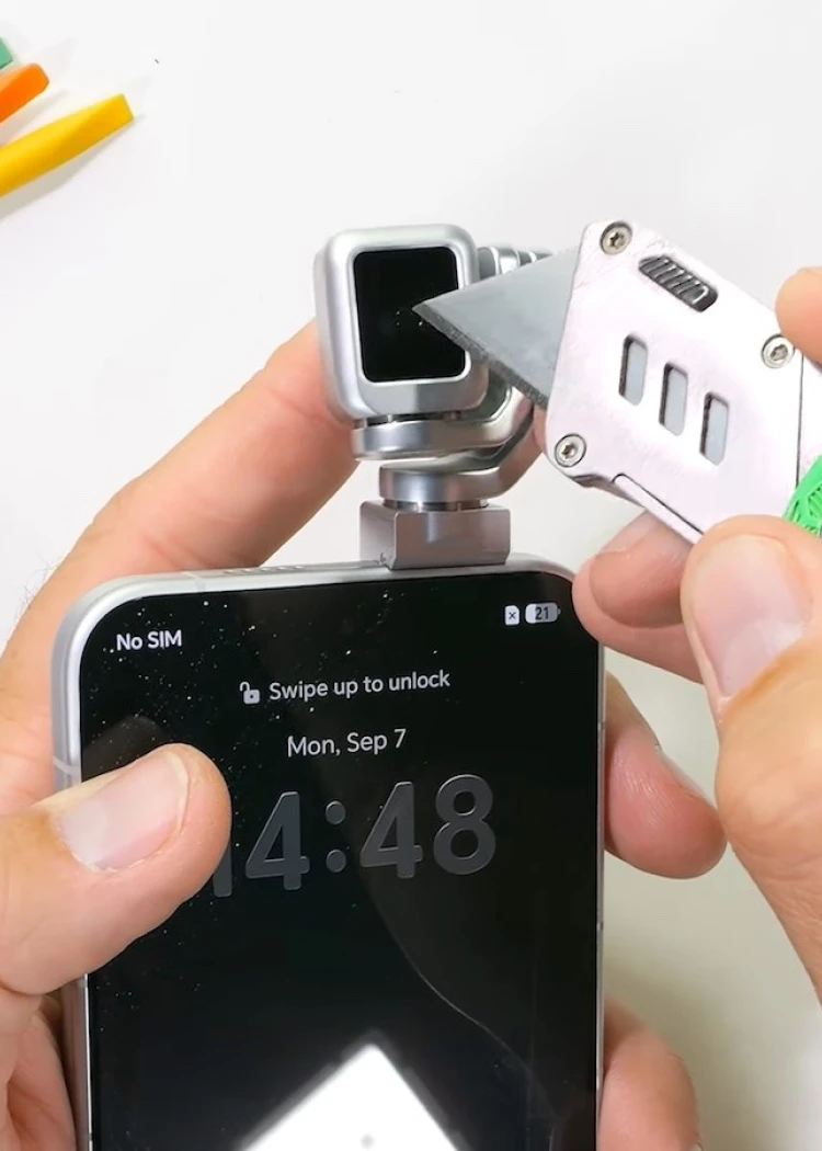 Honor Robot Phone&nbsp;: le smartphone à caméra robotisée torturé par&nbsp;JerryRigEverything