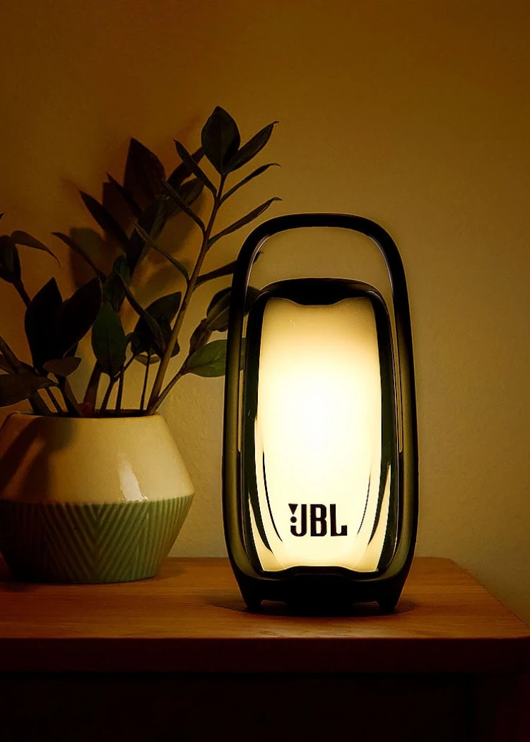 JBL Pulse 6&nbsp;: enceinte Bluetooth, spectacle son et lumière à&nbsp;360°, Auracast et certification&nbsp;IP68