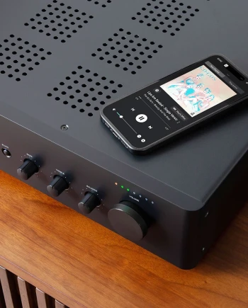 Nad C 359S&nbsp;: l'amplificateur stéréo connecté, Class&nbsp;AB et streaming&nbsp;BluOS