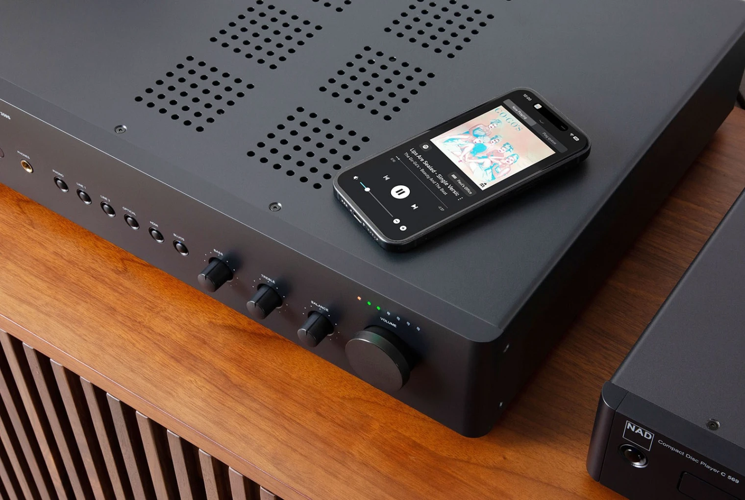 Nad C 359S : l'amplificateur stéréo connecté, Class AB et streaming BluOS