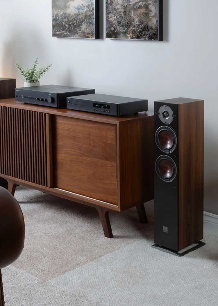 Nad C 569&nbsp;: lecteur CD audio nouvelle génération associant mécanique éprouvée et Dac ESS&nbsp;de&nbsp;pointe