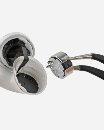 AirPods 5&nbsp;: enfin réparables selon iFixit, mais l'opération reste&nbsp;délicate