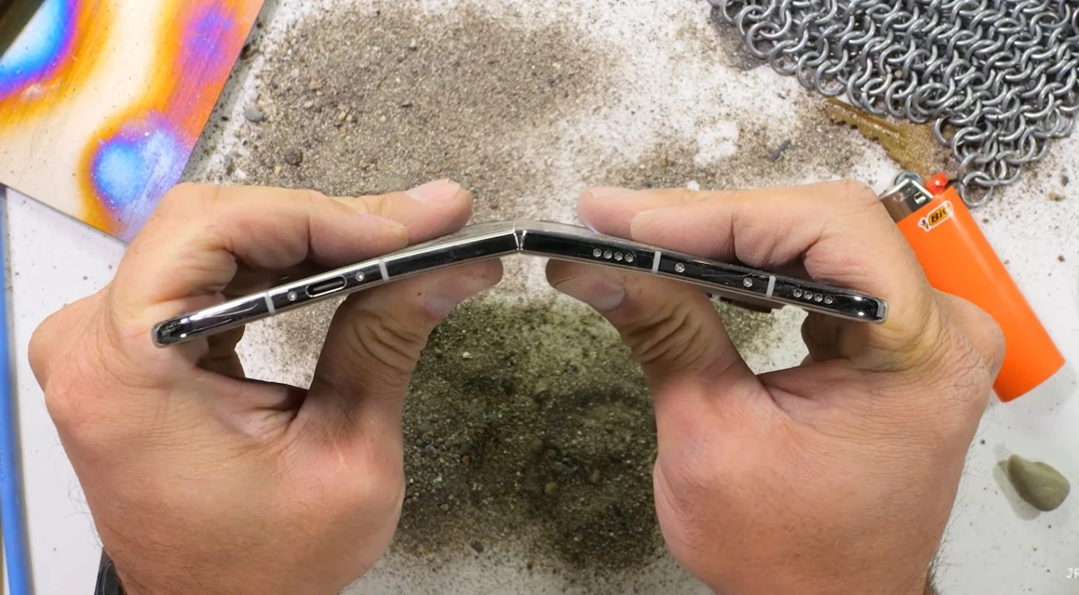 iPhone Duo, le crash test tant attendu de Zack Nelson