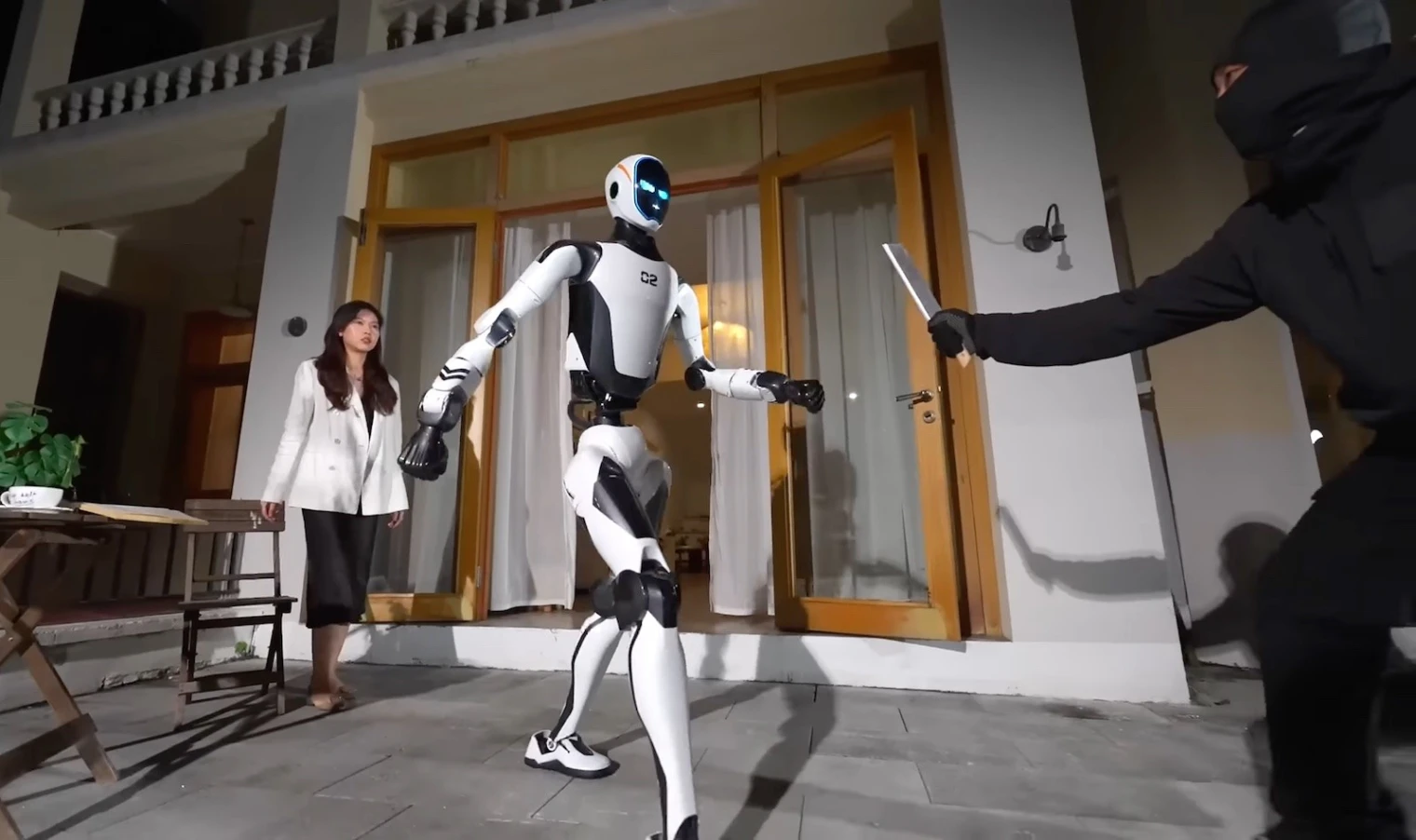 Robot Unitree H2-X, casseur, sauveur, ou les deux ?