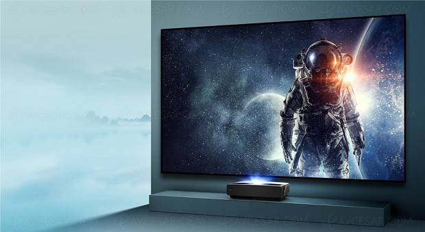 Le vidéoprojecteur ultracourte focale remplace le TV dans les salons